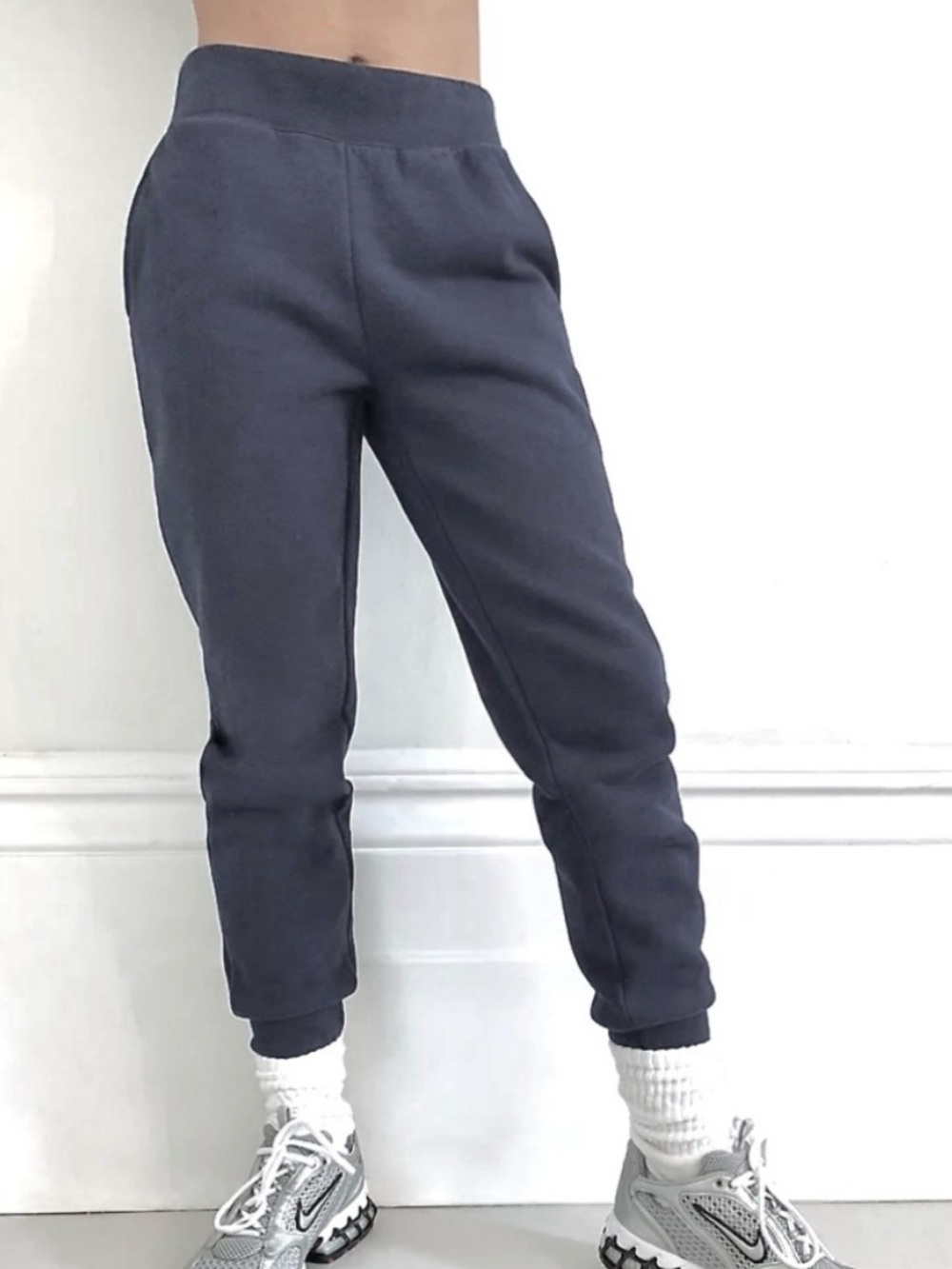 NWOT Aritzia TNA Dark Spruce Green Sweatpants